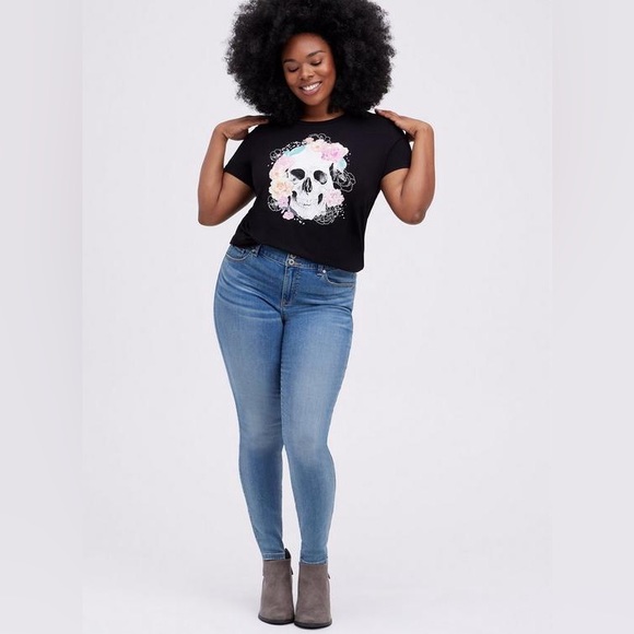 Torrid Perfect Tee - Super Soft Busy Floral Skull Black NWT - Picture 2 of 10